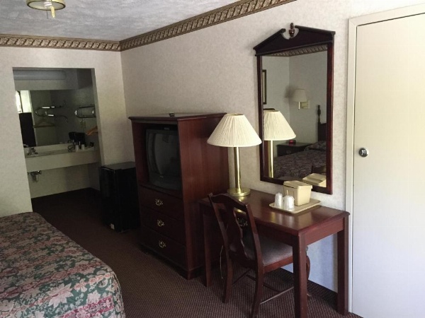 Deerfield Inn image 11